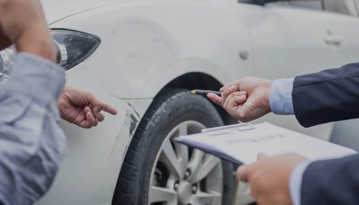 Inspeção de arranhões no carro